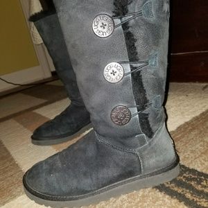 Uggs black tall size 8
